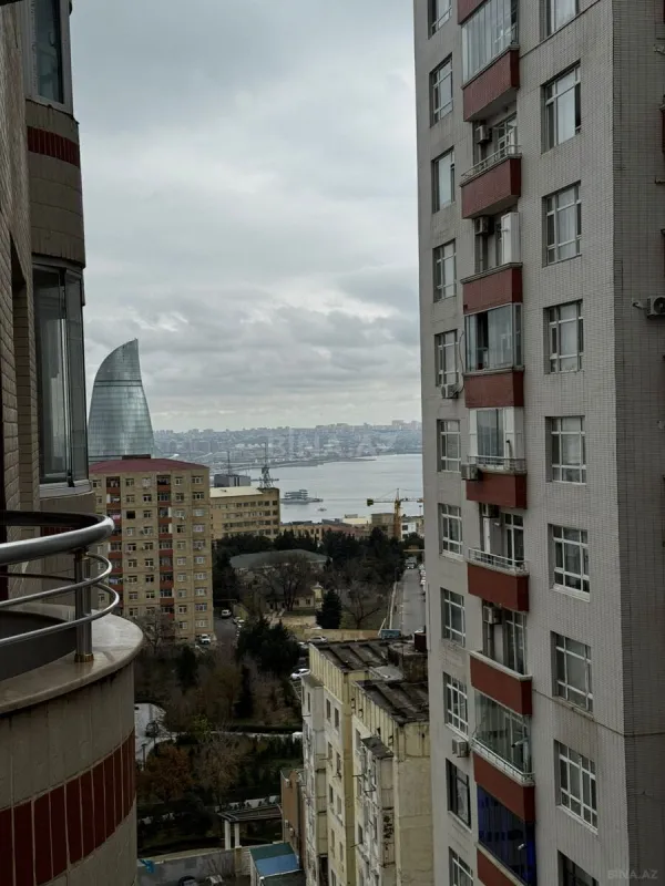 Kirayə verilir 3 otaqlı mənzil 140 m²