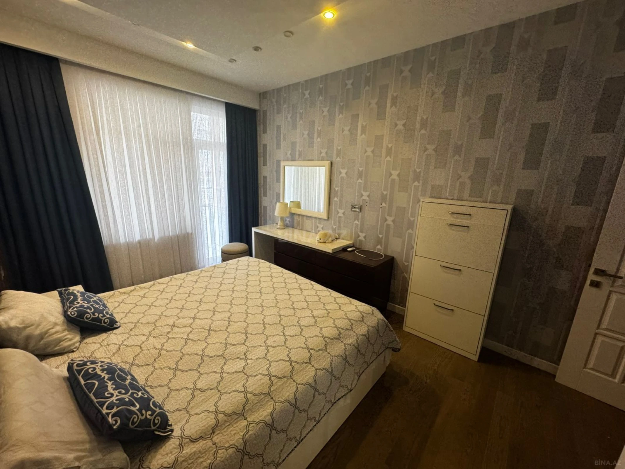 Kirayə verilir 3 otaqlı mənzil 140 m²