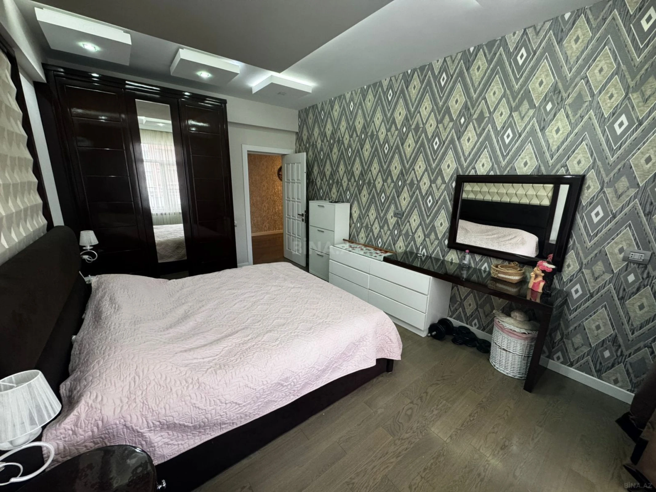 Kirayə verilir 3 otaqlı mənzil 140 m²