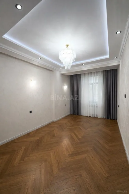 Satılır 3 otaqlı mənzil 139 m²