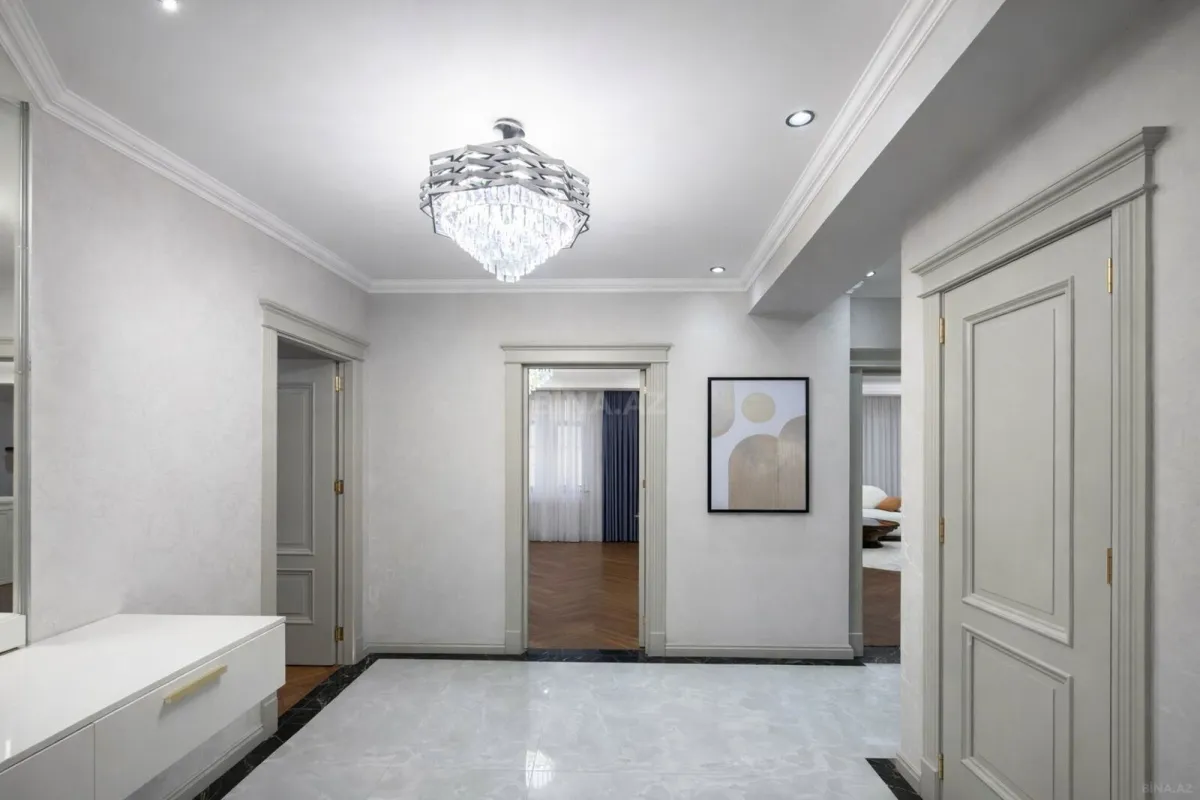 Satılır 3 otaqlı mənzil 139 m²