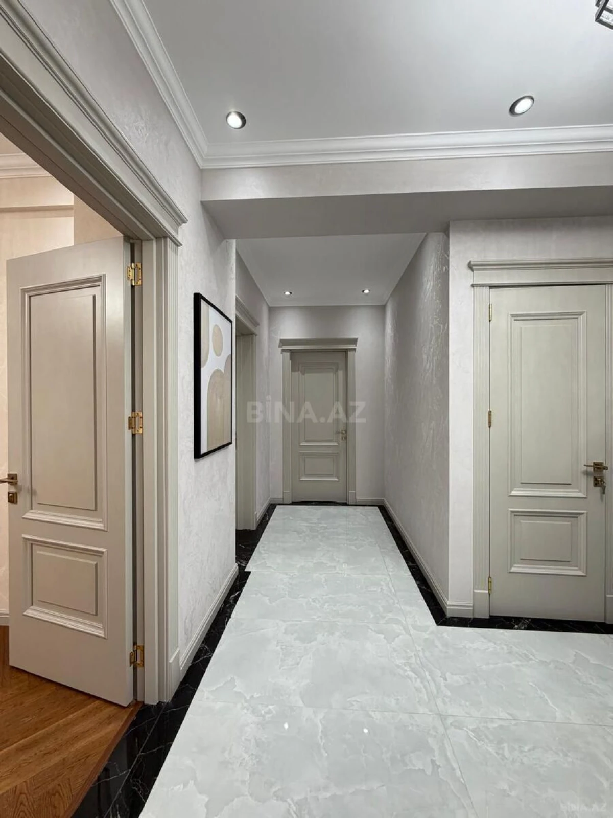 Satılır 3 otaqlı mənzil 139 m²