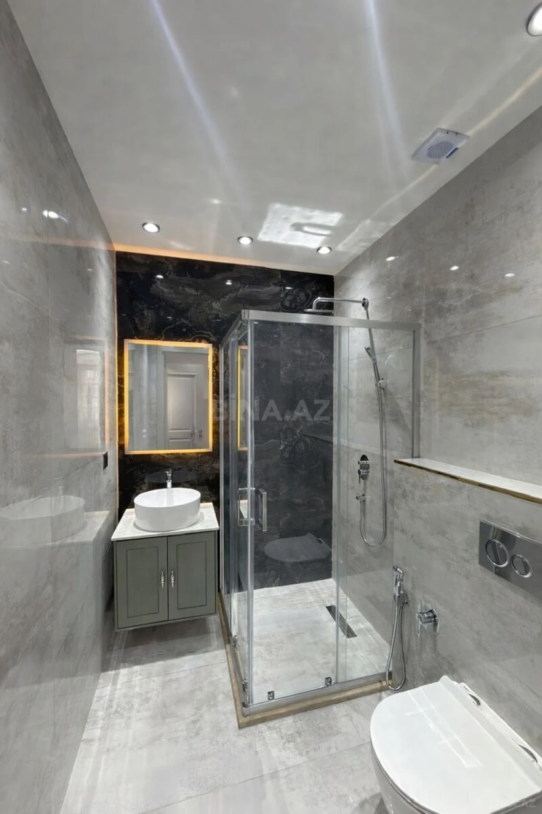 Satılır 3 otaqlı mənzil 139 m²