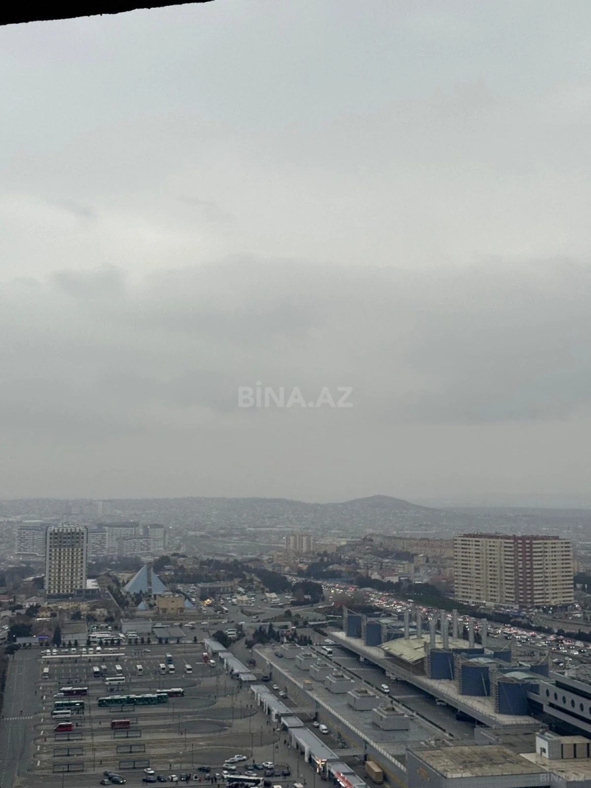 Satılır 4 otaqlı mənzil 142 m²