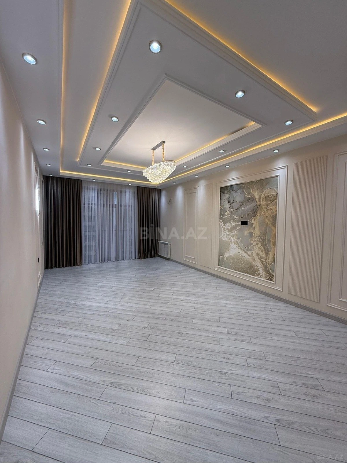 Satılır 4 otaqlı mənzil 142 m²