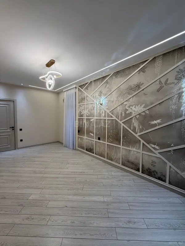 Satılır 4 otaqlı mənzil 142 m²