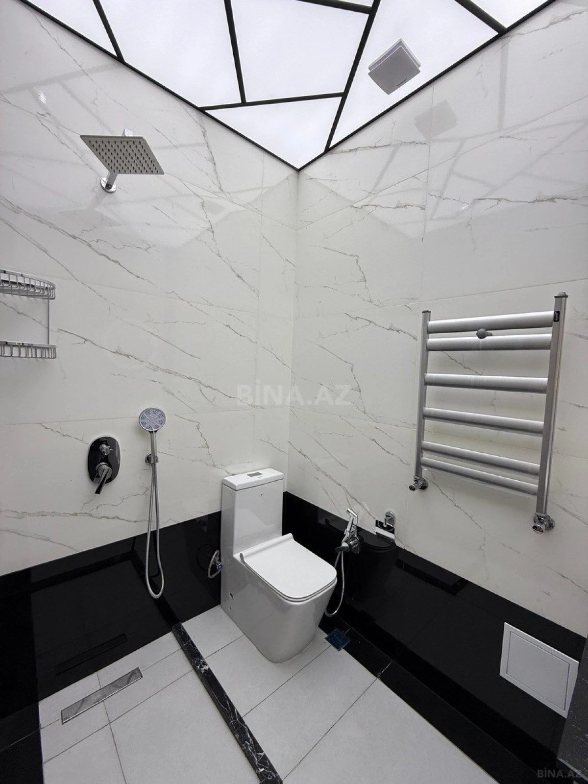 Satılır 4 otaqlı mənzil 142 m²