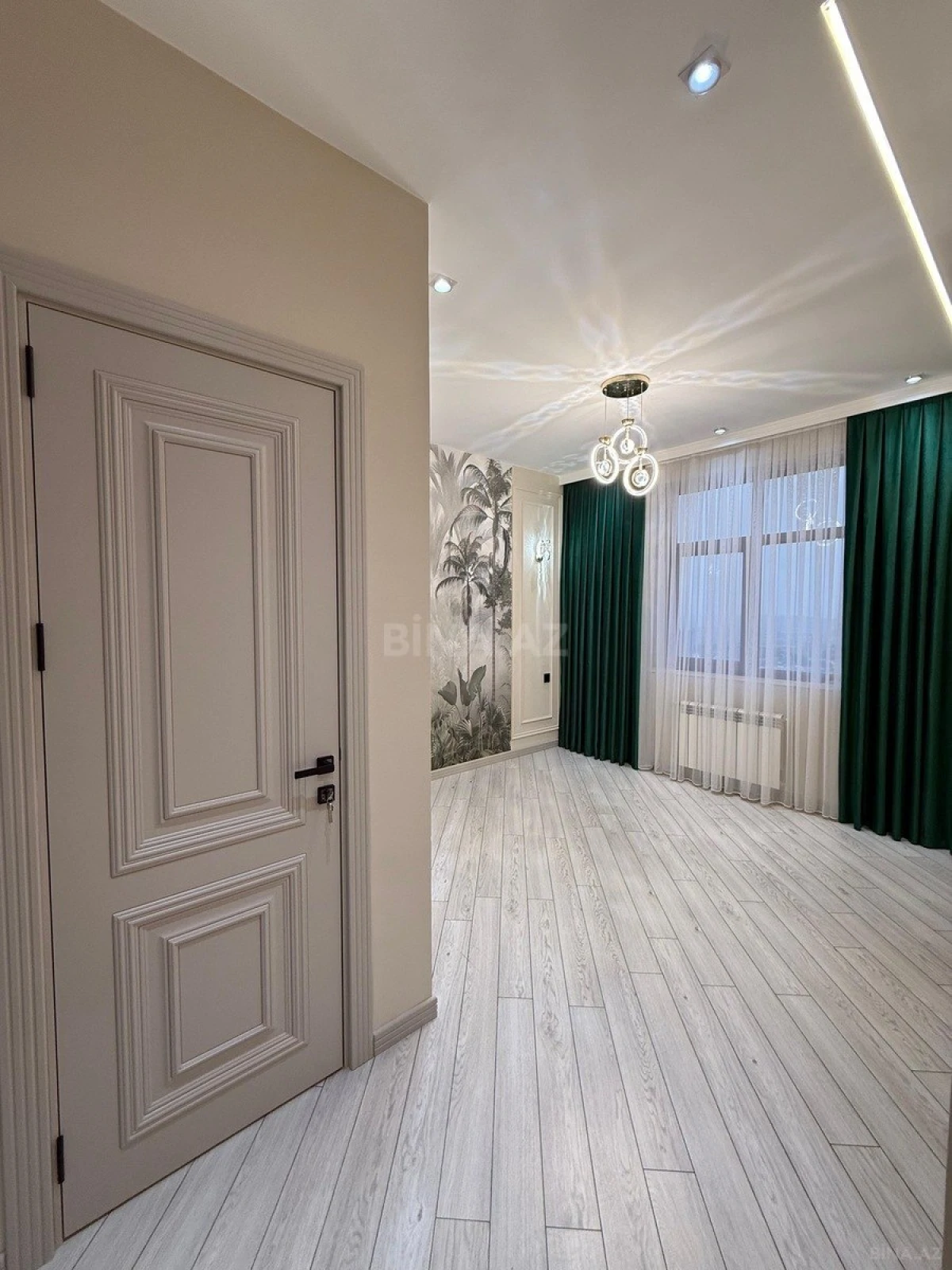 Satılır 4 otaqlı mənzil 142 m²