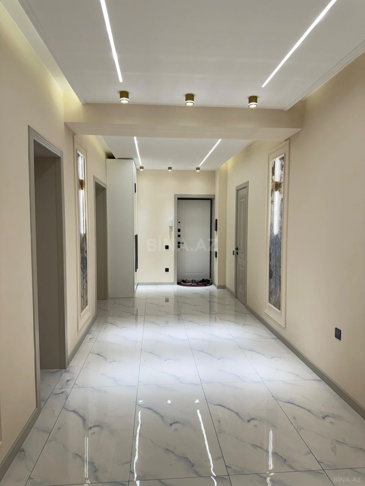 Satılır 4 otaqlı mənzil 142 m²