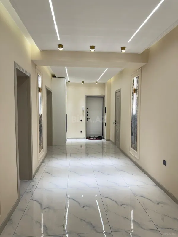 Satılır 4 otaqlı mənzil 142 m²