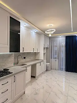 Satılır 4 otaqlı mənzil 142 m²