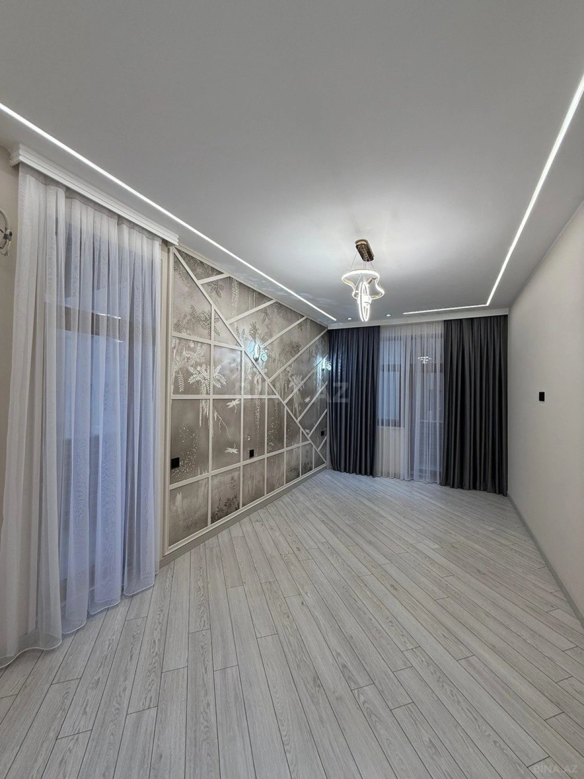 Satılır 4 otaqlı mənzil 142 m²