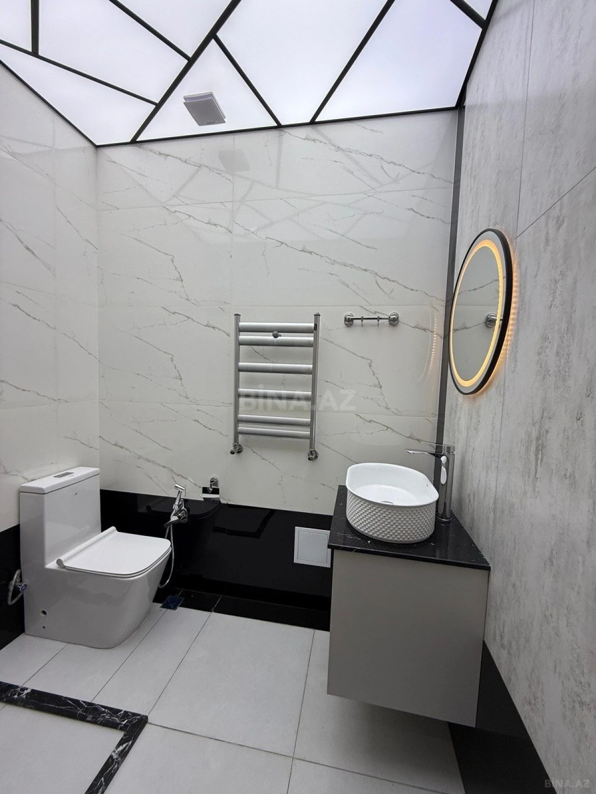 Satılır 4 otaqlı mənzil 142 m²