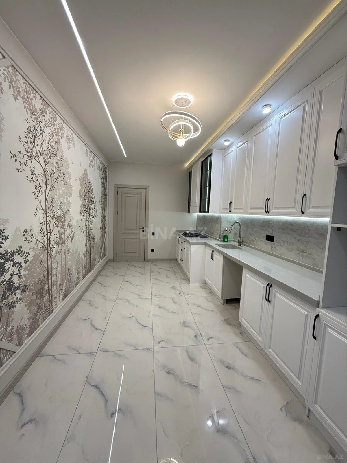 Satılır 4 otaqlı mənzil 142 m²