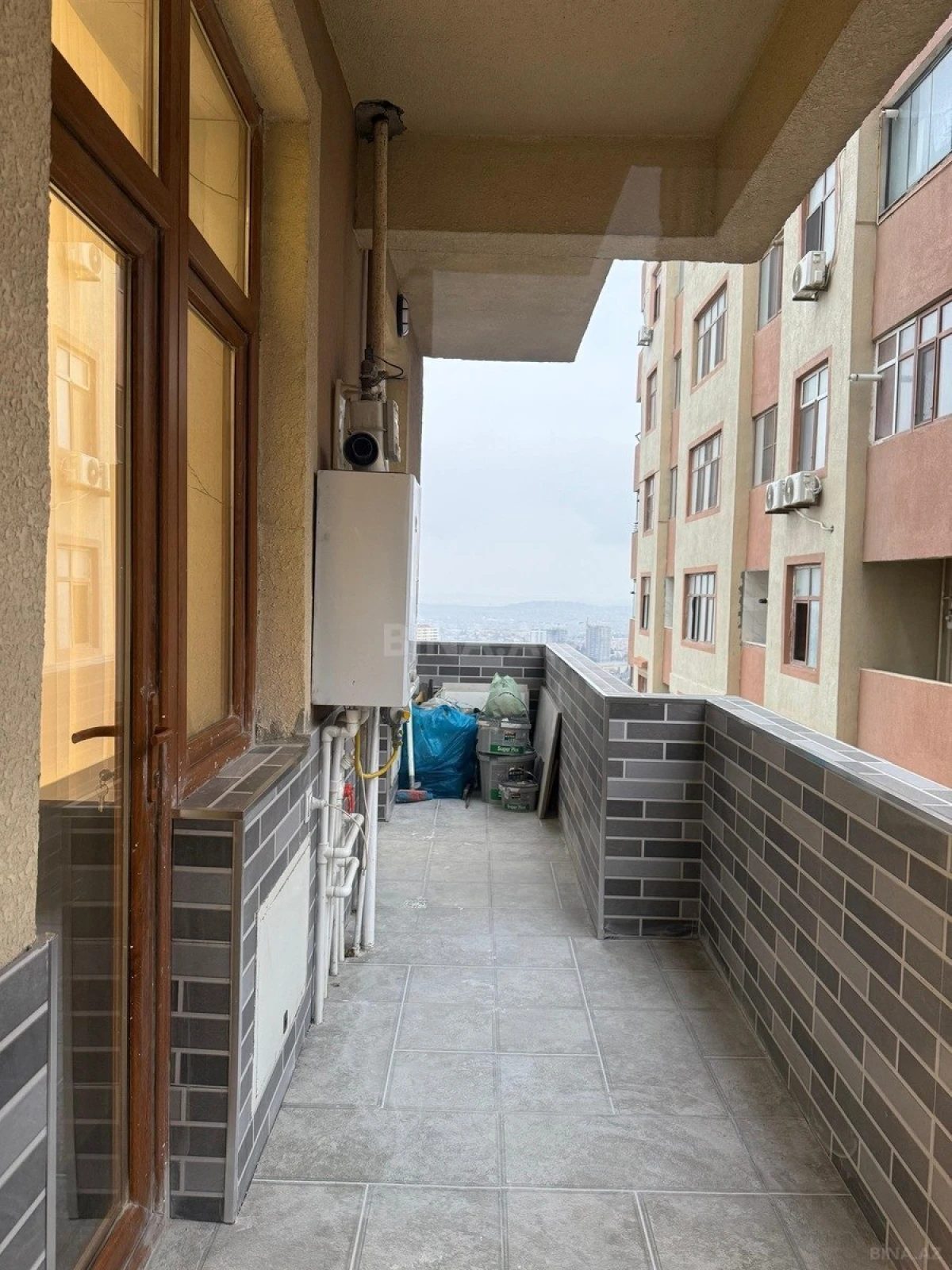 Satılır 4 otaqlı mənzil 142 m²
