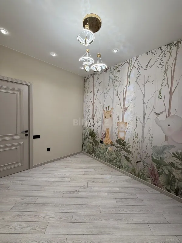 Satılır 4 otaqlı mənzil 142 m²