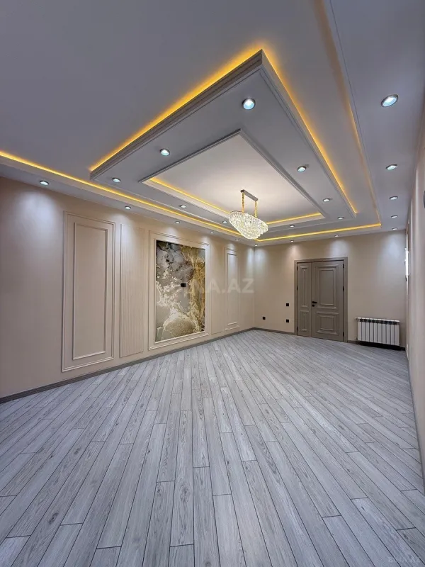 Satılır 4 otaqlı mənzil 142 m²
