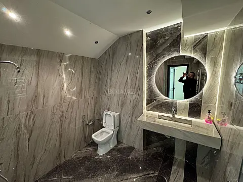 Satılır obyekt 135 m²