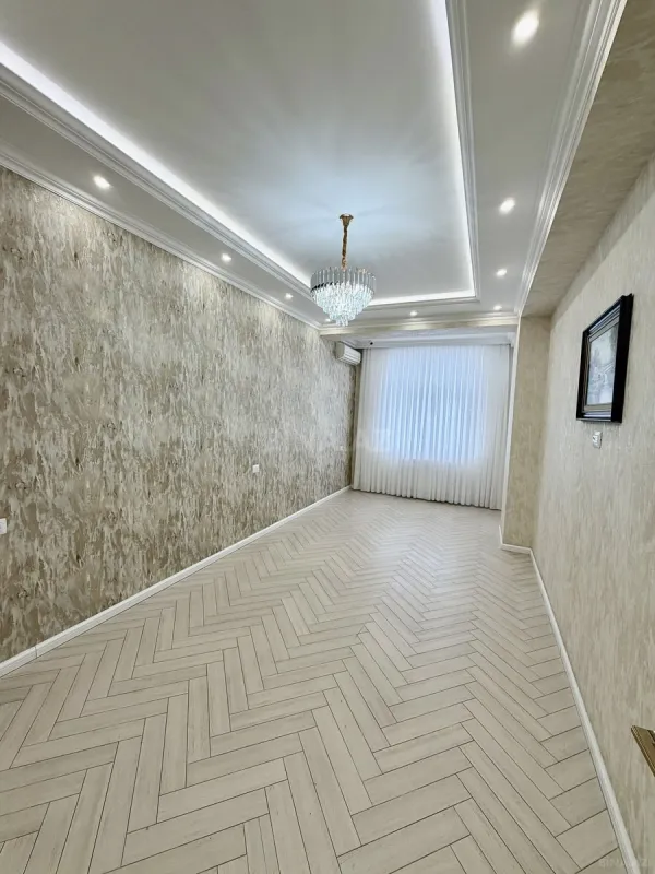 Satılır 4 otaqlı mənzil 135 m²