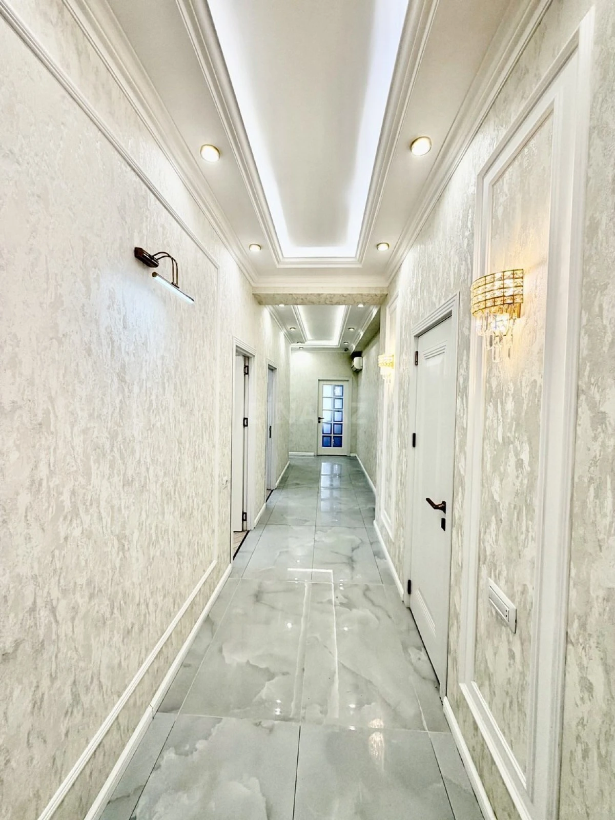 Satılır 4 otaqlı mənzil 135 m²