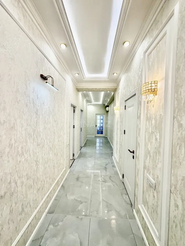 Satılır 4 otaqlı mənzil 135 m²