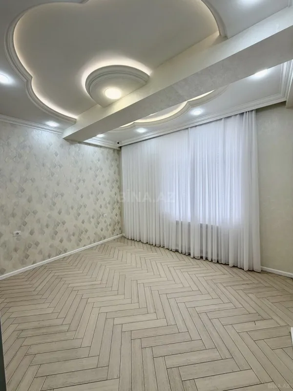 Satılır 4 otaqlı mənzil 135 m²