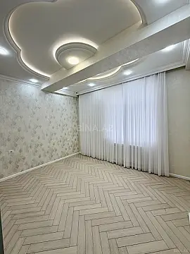 Satılır 4 otaqlı mənzil 135 m²