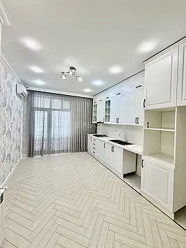 Satılır 4 otaqlı mənzil 135 m²