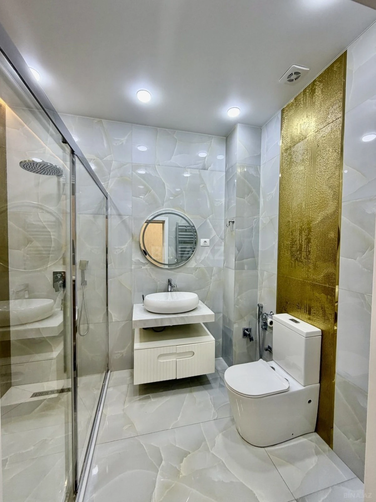 Satılır 4 otaqlı mənzil 135 m²