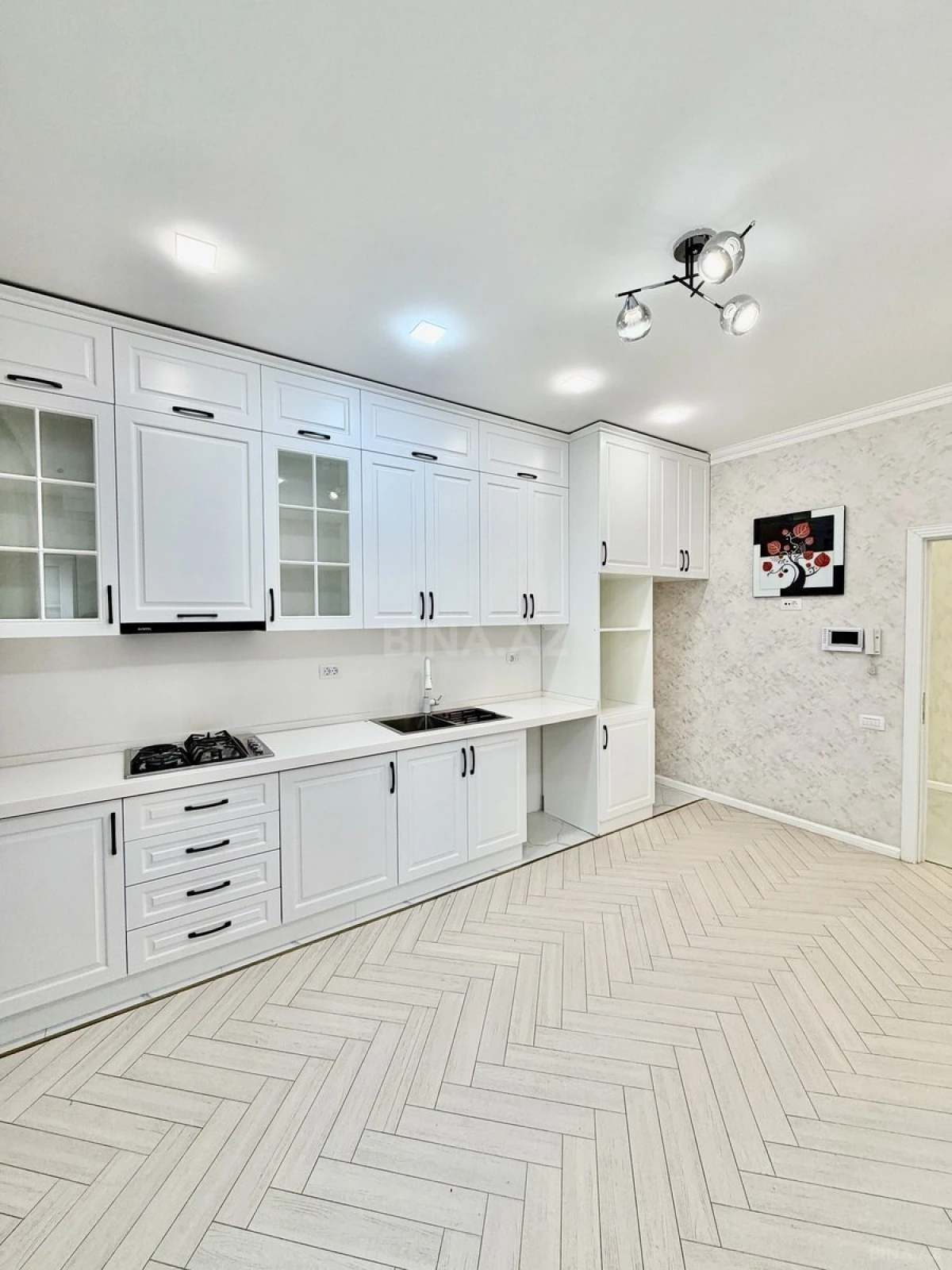 Satılır 4 otaqlı mənzil 135 m²