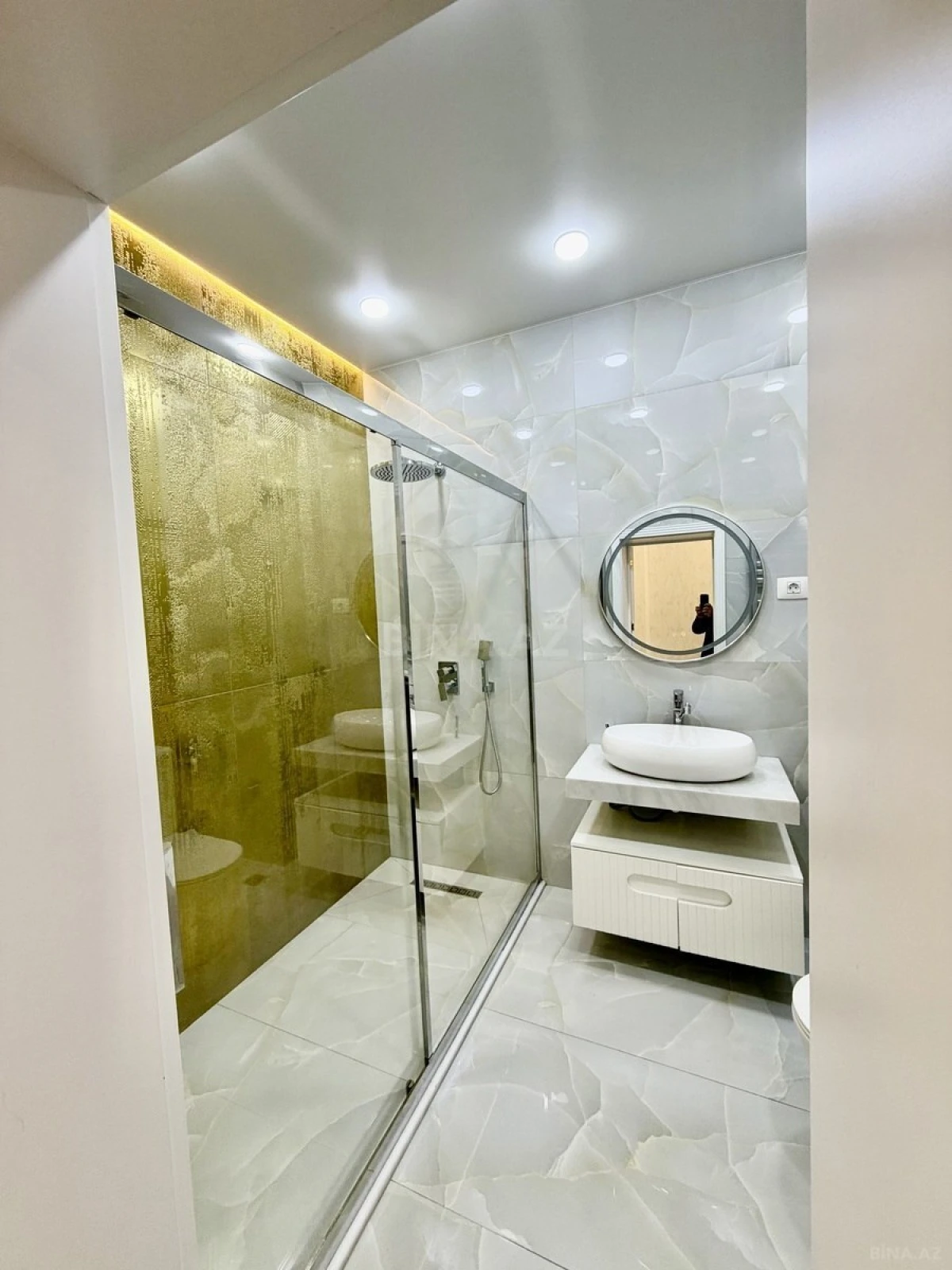 Satılır 4 otaqlı mənzil 135 m²