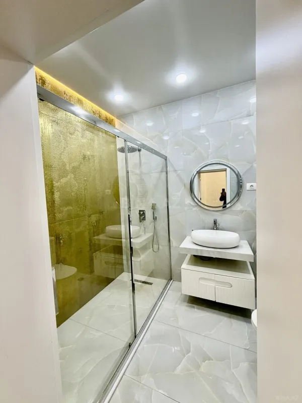 Satılır 4 otaqlı mənzil 135 m²