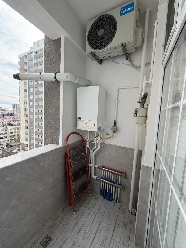 Satılır 4 otaqlı mənzil 135 m²