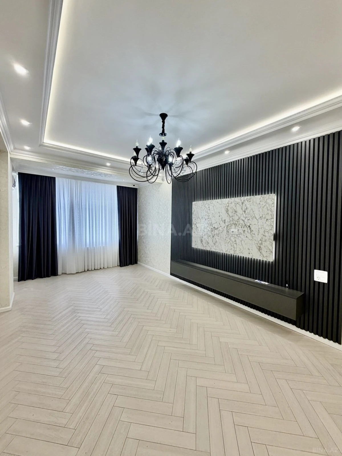 Satılır 4 otaqlı mənzil 135 m²