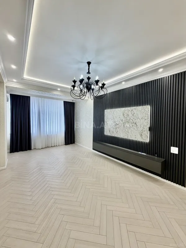 Satılır 4 otaqlı mənzil 135 m²