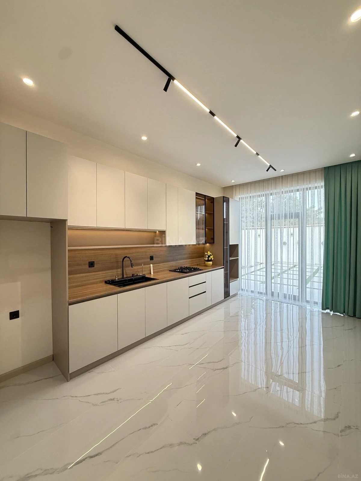 Satılır 5 otaqlı həyət evi 300 m²
