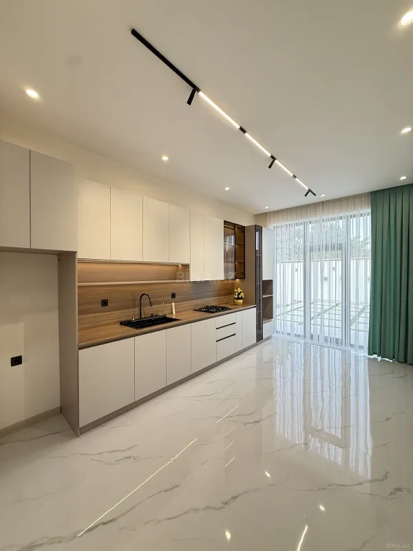 Satılır 5 otaqlı həyət evi 300 m²