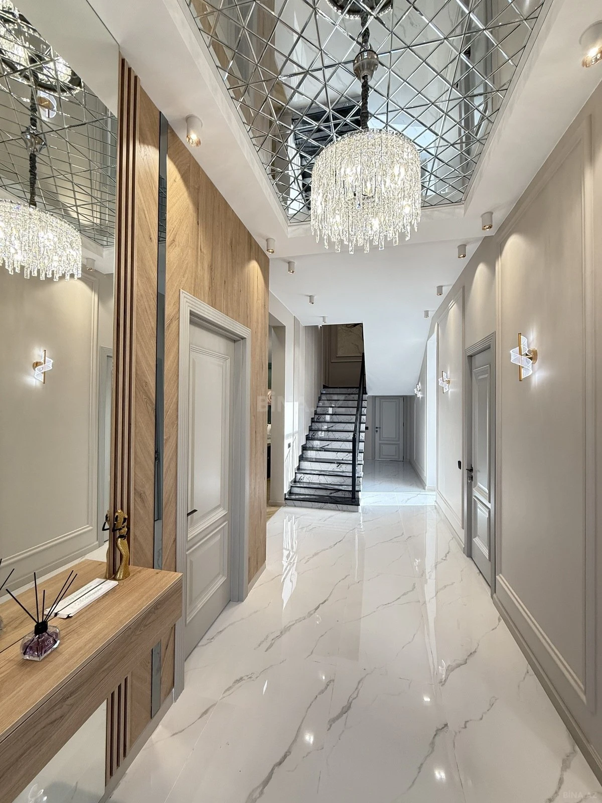 Satılır 5 otaqlı həyət evi 300 m²