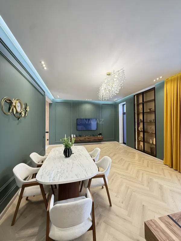 Satılır 5 otaqlı həyət evi 300 m²