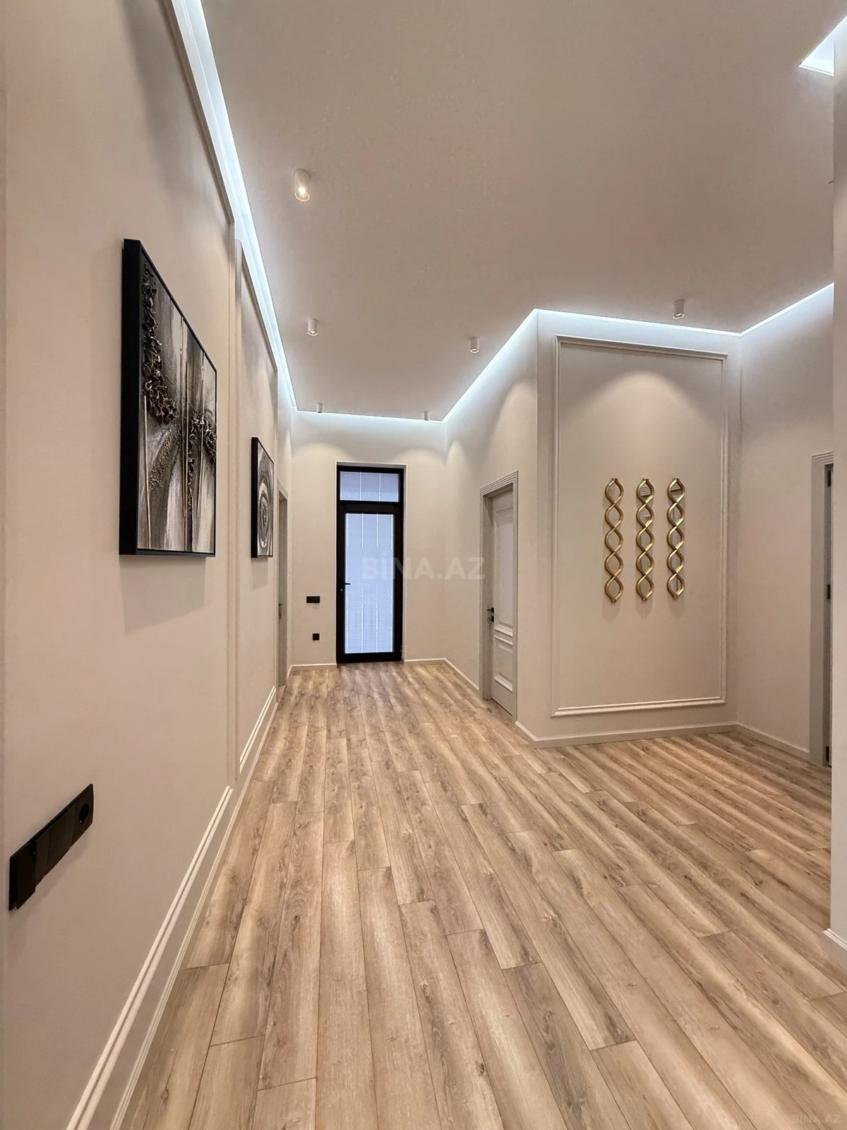 Satılır 5 otaqlı həyət evi 300 m²