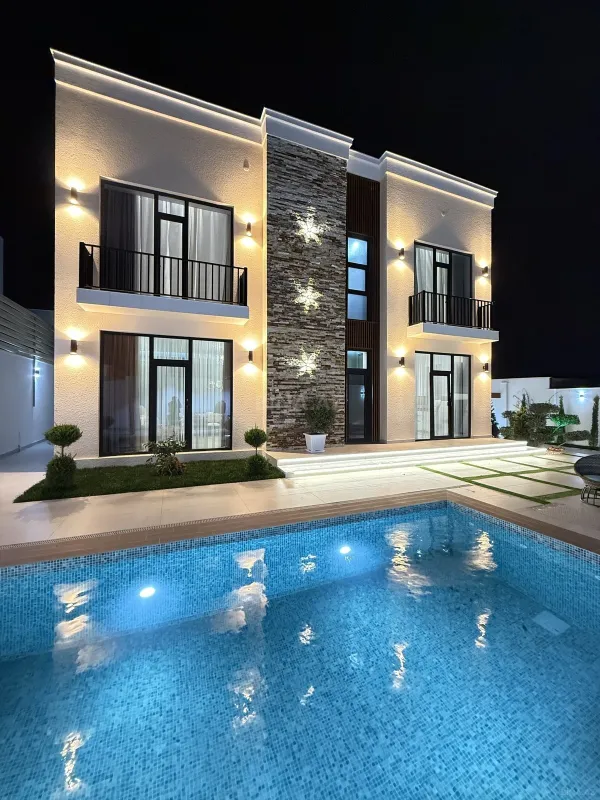 Satılır 5 otaqlı həyət evi 300 m²