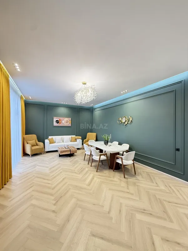 Satılır 5 otaqlı həyət evi 300 m²