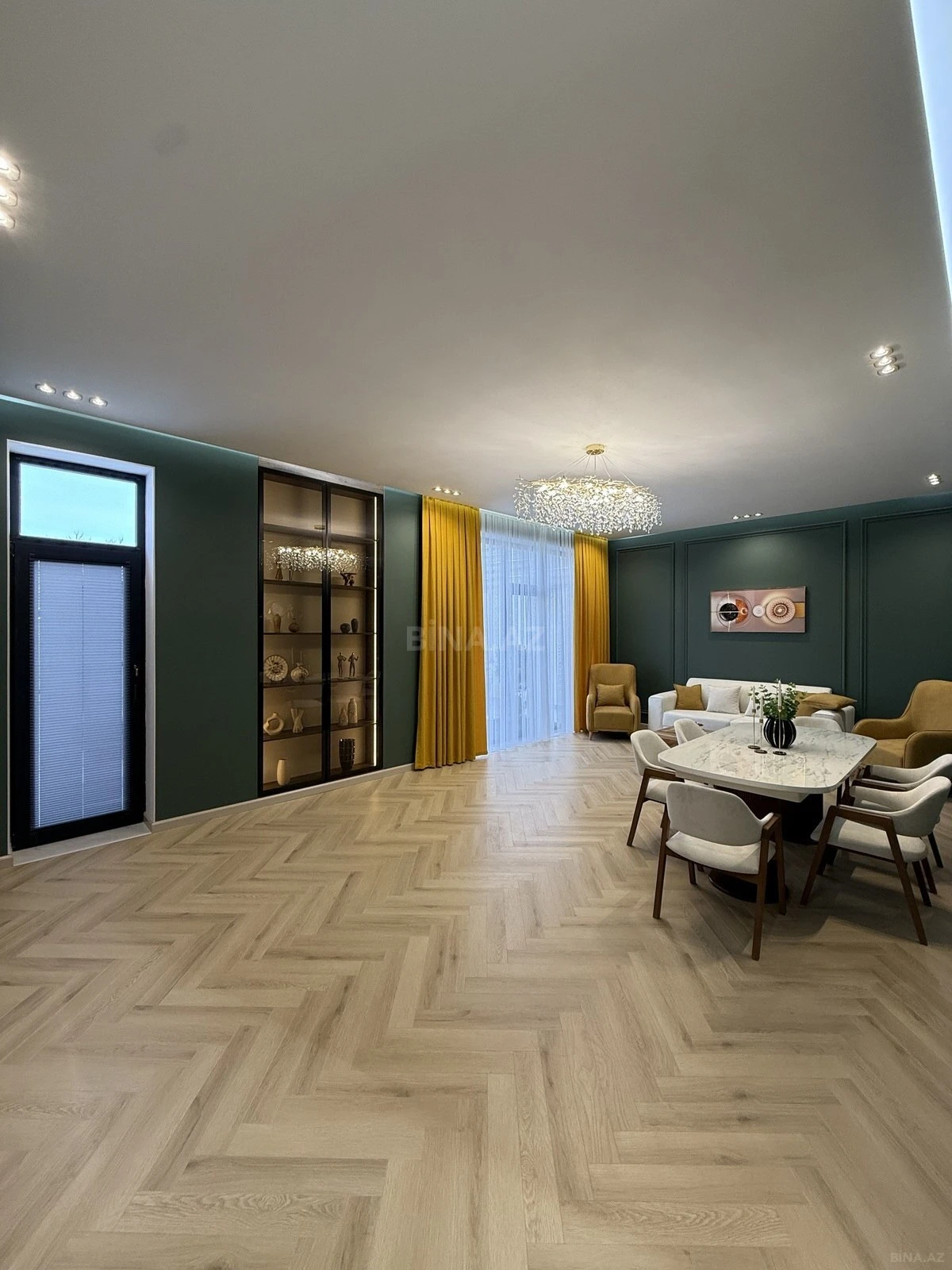 Satılır 5 otaqlı həyət evi 300 m²