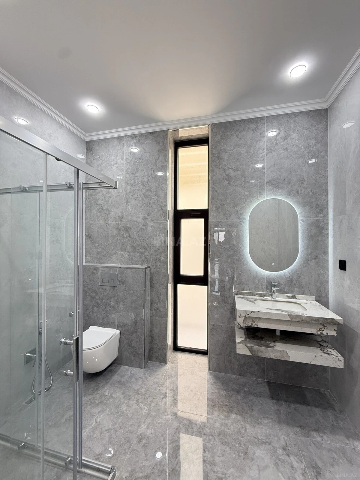 Satılır 5 otaqlı həyət evi 300 m²