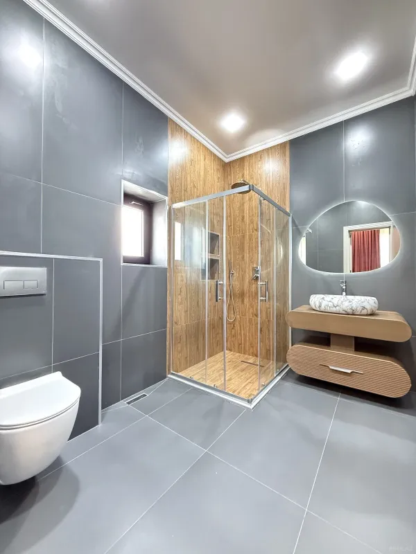 Satılır 5 otaqlı həyət evi 300 m²