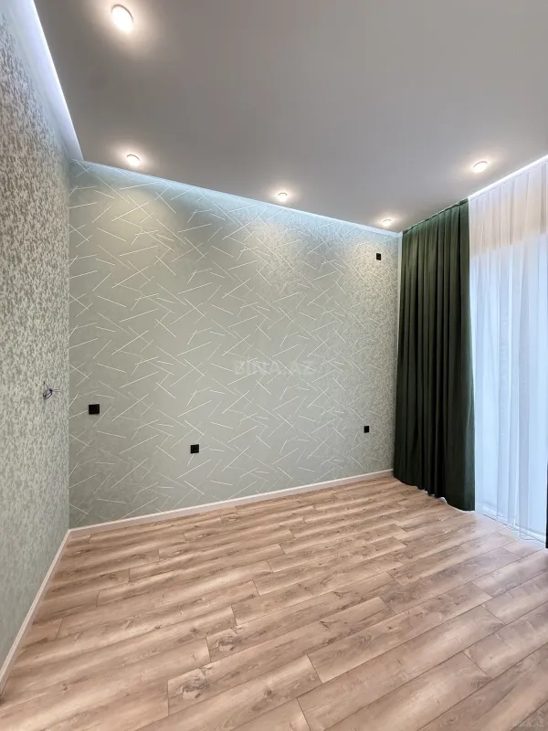 Satılır 5 otaqlı həyət evi 300 m²
