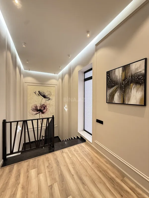 Satılır 5 otaqlı həyət evi 300 m²