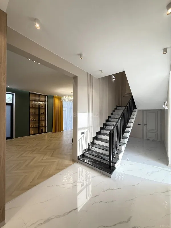 Satılır 5 otaqlı həyət evi 300 m²