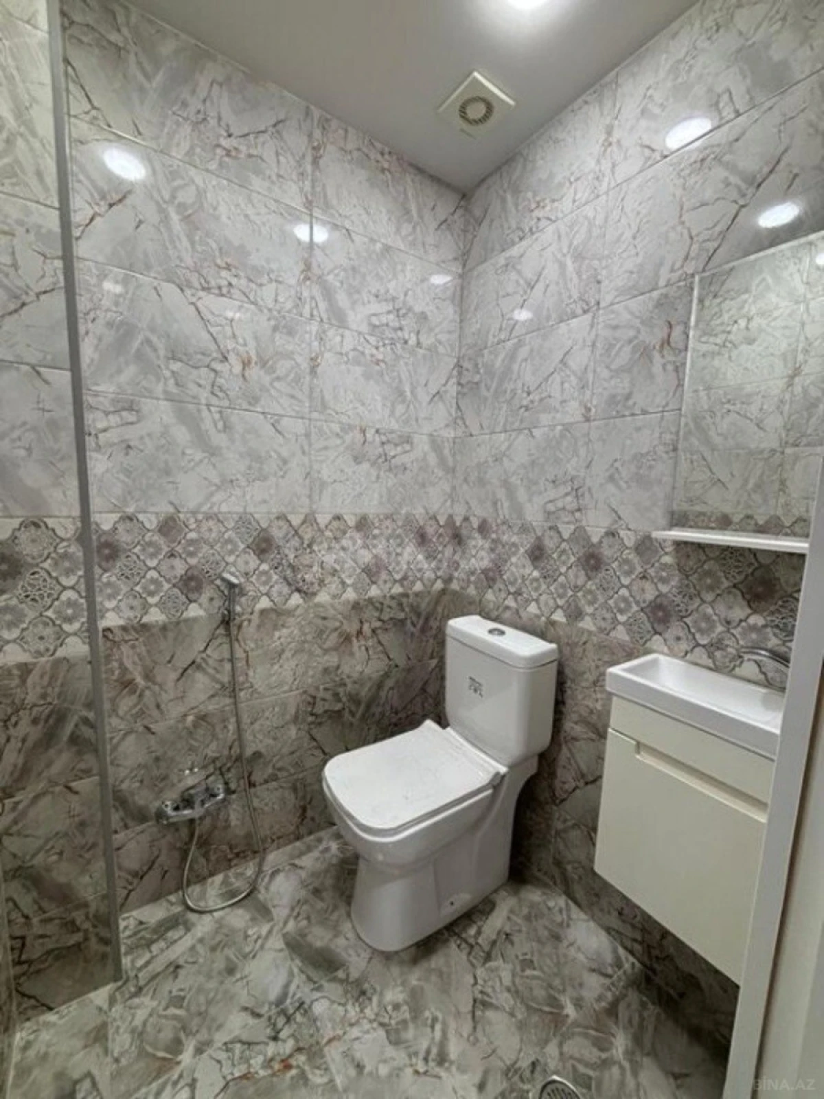 Satılır 2 otaqlı mənzil 60 m²
