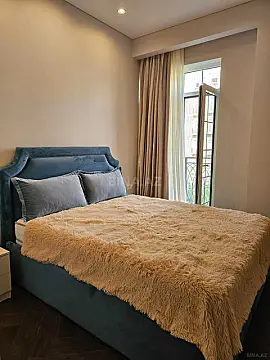 Kirayə verilir 2 otaqlı mənzil 68 m²